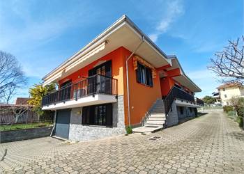 MAZZE' - VILLA BIFAMILARE IN CENTRO PAESE
